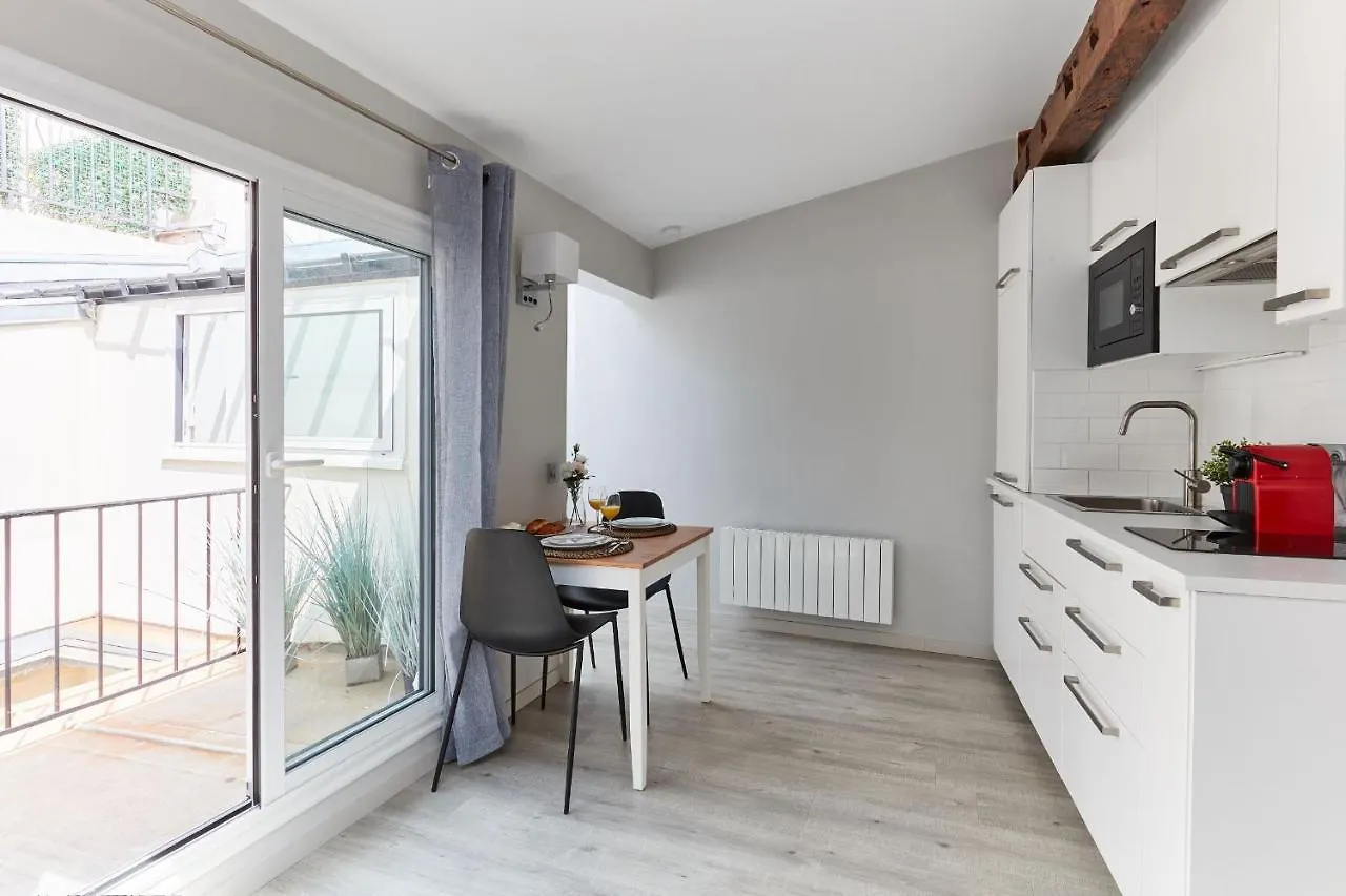 St Germain Des Pres With Balcony - Cityapartmentstay Paris