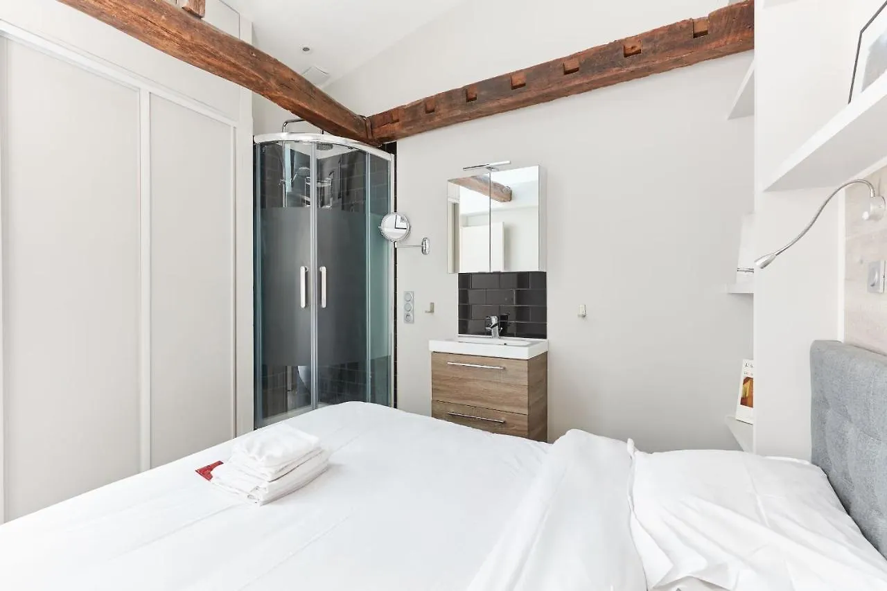 St Germain Des Pres With Balcony - Cityapartmentstay Paris