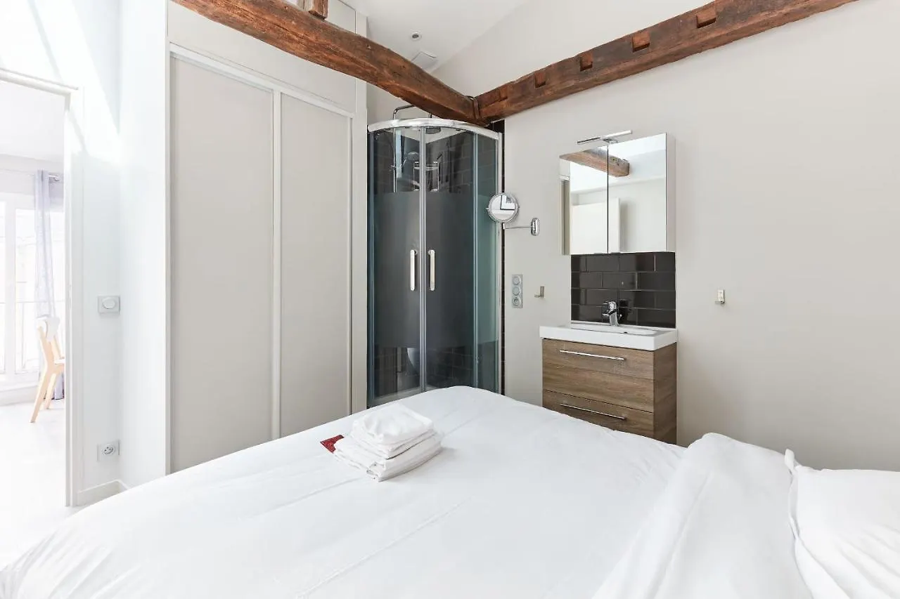 St Germain Des Pres With Balcony - Cityapartmentstay Paris